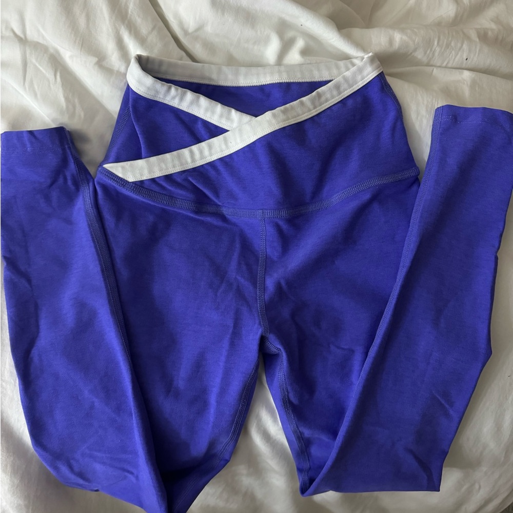 Beyond Yoga Violet and White leggings size XS